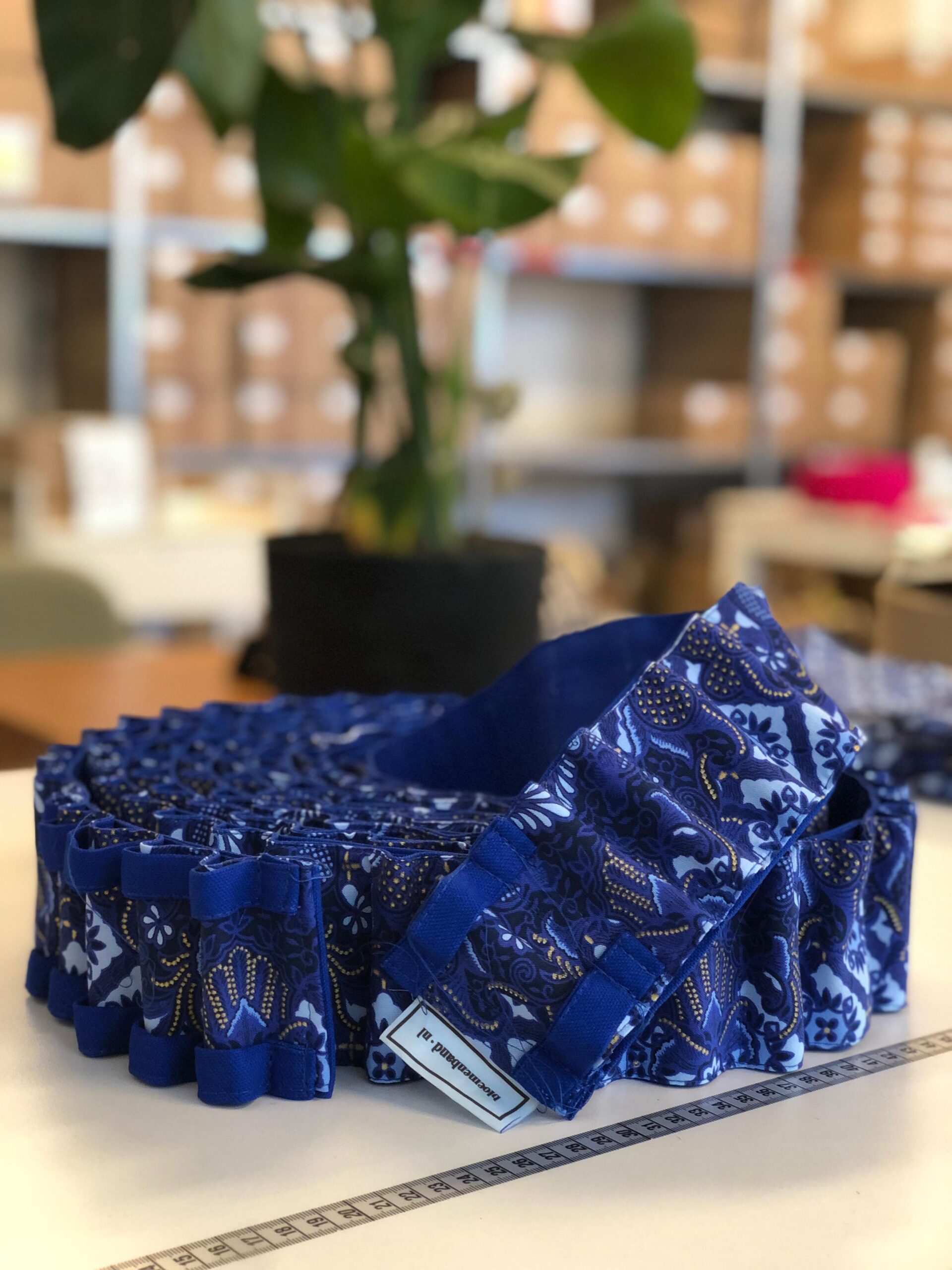 Bloemenband Special batik blauw