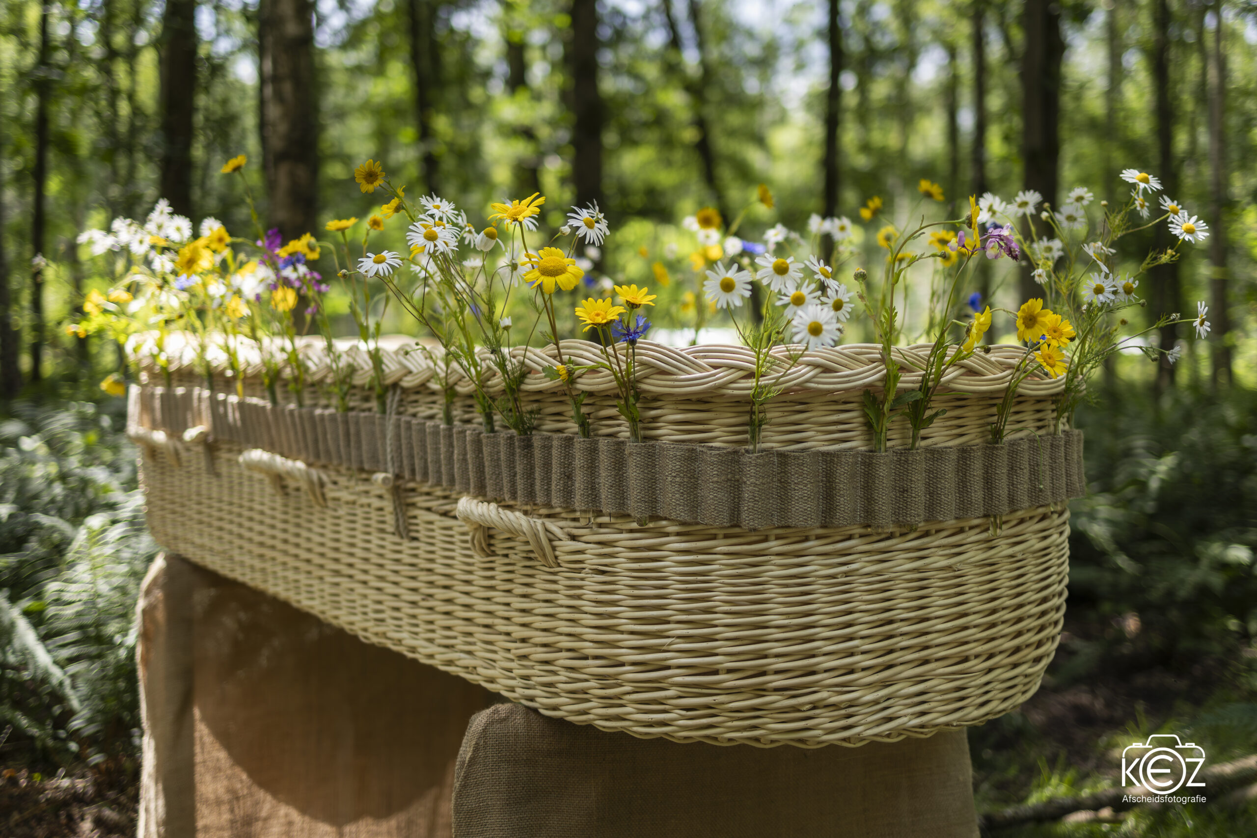 Bloemenband van jute foto KEZ, mand Wilgenstudio